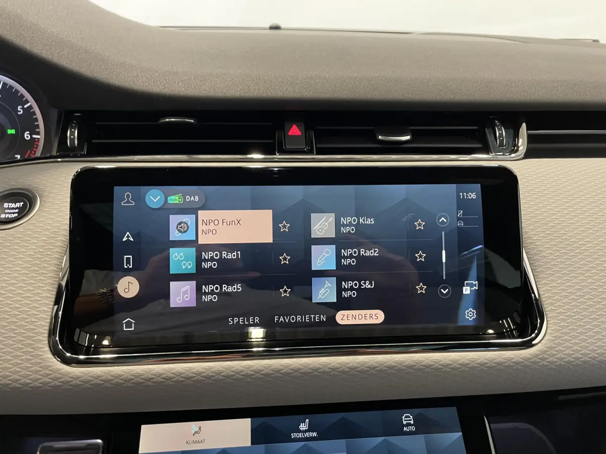 1.5 P300e AWD R-Dynamic S Panoramadak Navigatie Apple Carplay/Android Auto Adaptive Cruise Control Camera Parkeersensoren Stoelverwarming Elektrisch verstelbare stoelen Elektrische achterkle