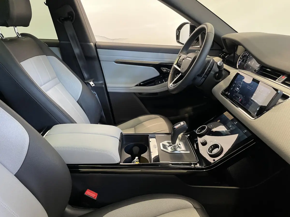 1.5 P300e AWD R-Dynamic S Panoramadak Navigatie Apple Carplay/Android Auto Adaptive Cruise Control Camera Parkeersensoren Stoelverwarming Elektrisch verstelbare stoelen Elektrische achterkle