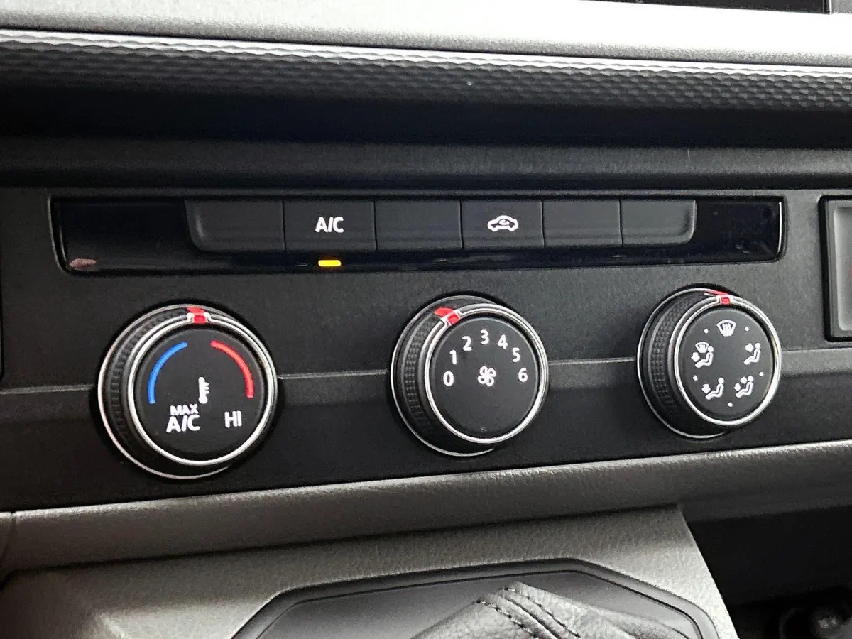 150pk Automaat L2H1 28 Highline Navigatie Apple Carplay Cruise control Airco 3-Zits Euro6