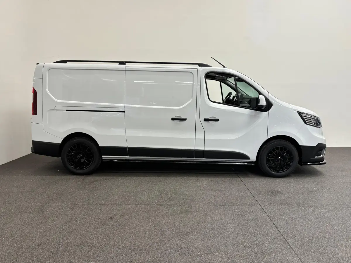 2.0 Blue dCi 150PK L2H1 EC Sport Edition Automaat Navigatie Airco Lichtmetalen velgen Betimmering Trekhaak Camera Parkeer sensoren Dab