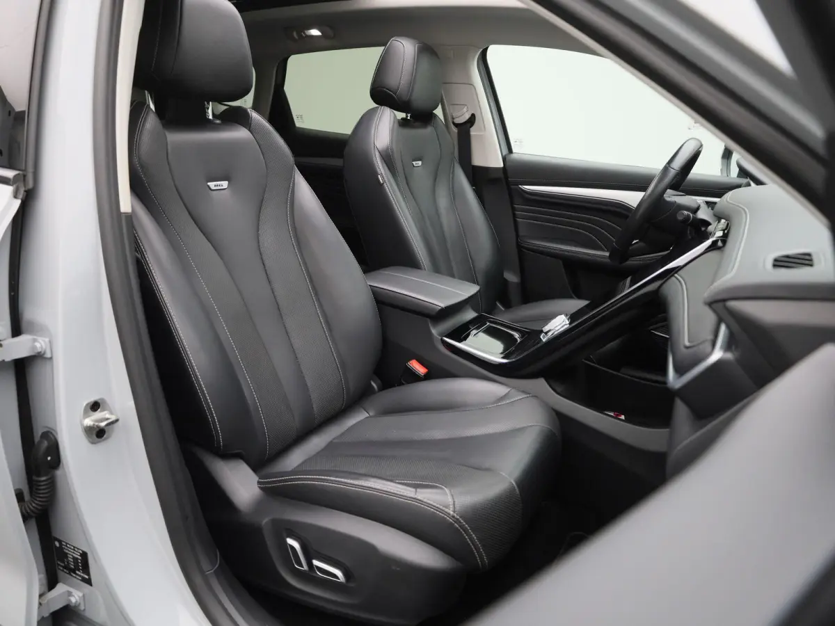 Luxury 70 kWh | Wordt Verwacht | Apple Carplay / Android Auto | Panoramadak | Achteruitrijcamera | Parkeersensoren | Trekhaak |