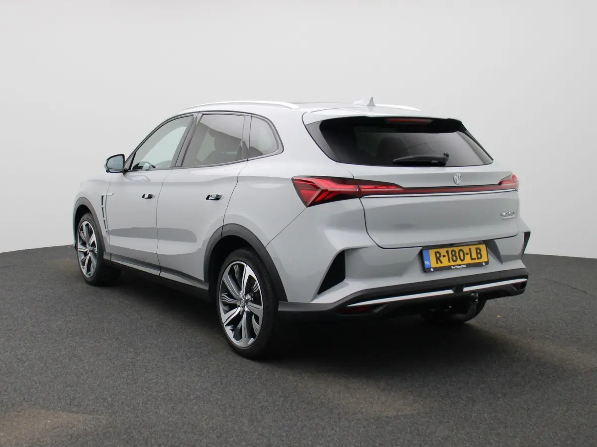 Luxury 70 kWh | Wordt Verwacht | Apple Carplay / Android Auto | Panoramadak | Achteruitrijcamera | Parkeersensoren | Trekhaak |