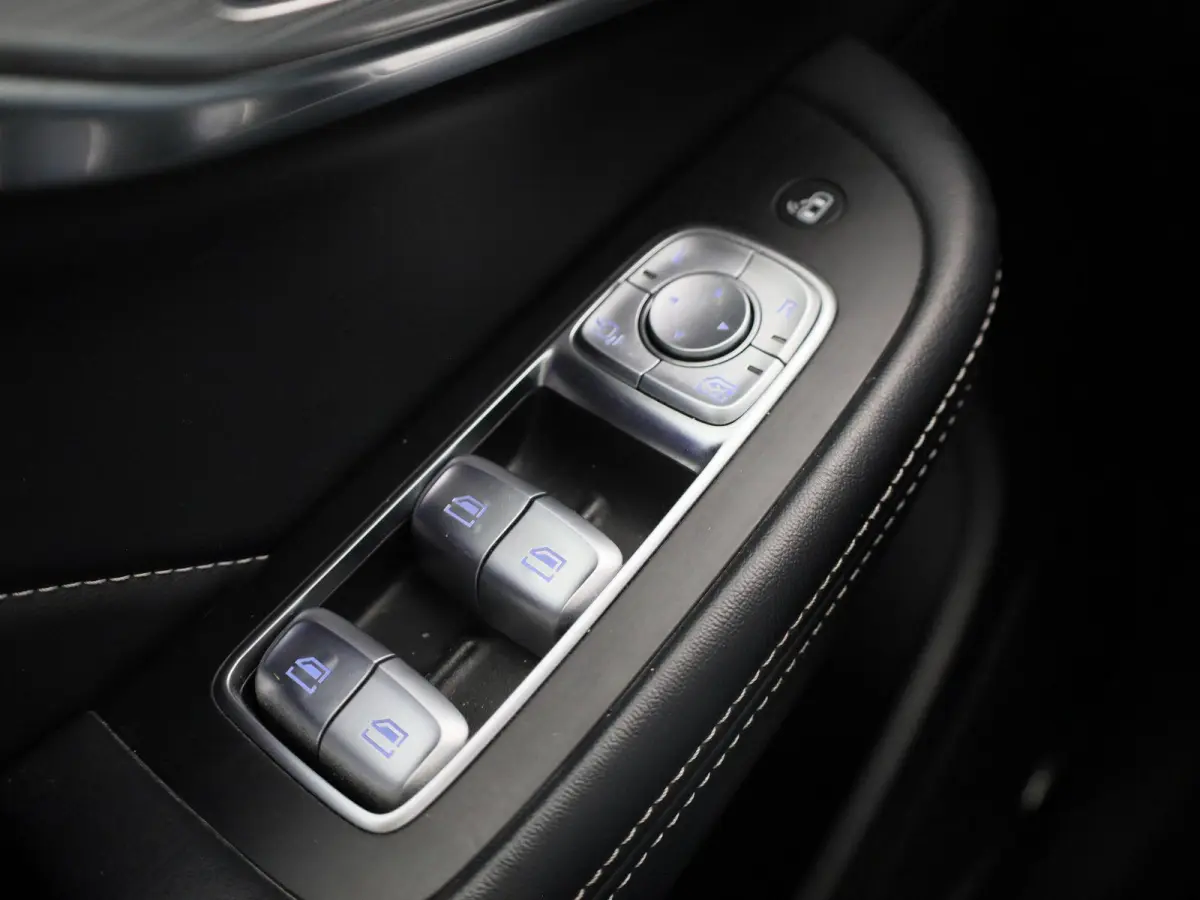 Luxury 70 kWh | Wordt Verwacht | Apple Carplay / Android Auto | Panoramadak | Achteruitrijcamera | Parkeersensoren | Trekhaak |