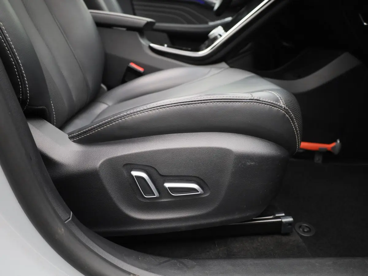 Luxury 70 kWh | Wordt Verwacht | Apple Carplay / Android Auto | Panoramadak | Achteruitrijcamera | Parkeersensoren | Trekhaak |