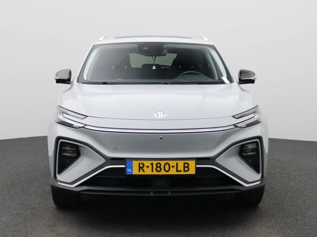 Luxury 70 kWh | Wordt Verwacht | Apple Carplay / Android Auto | Panoramadak | Achteruitrijcamera | Parkeersensoren | Trekhaak |