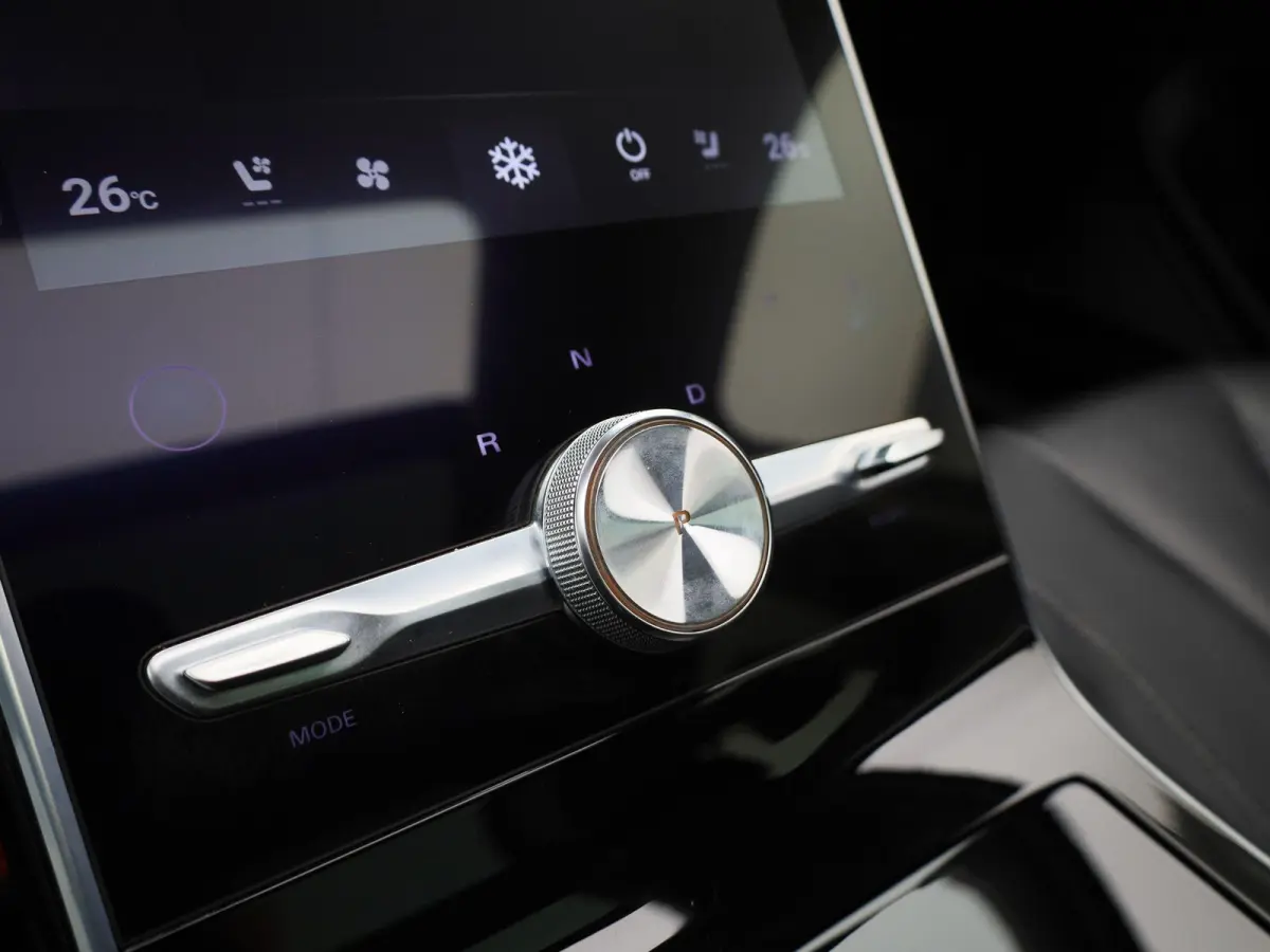 Luxury 70 kWh | Wordt Verwacht | Apple Carplay / Android Auto | Panoramadak | Achteruitrijcamera | Parkeersensoren | Trekhaak |