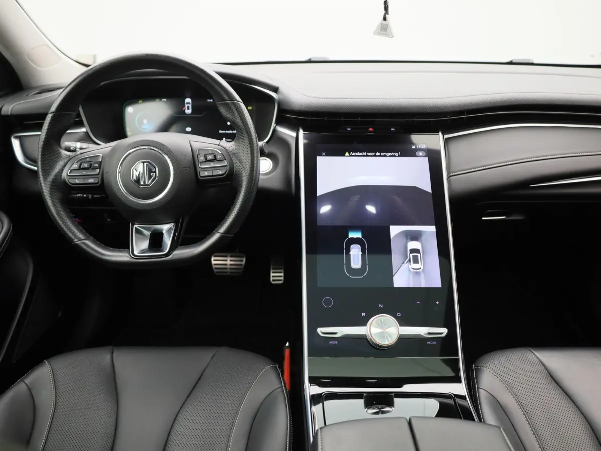 Luxury 70 kWh | Wordt Verwacht | Apple Carplay / Android Auto | Panoramadak | Achteruitrijcamera | Parkeersensoren | Trekhaak |