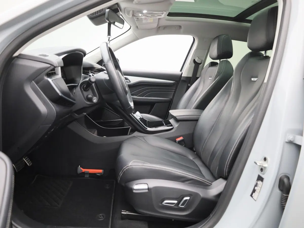 Luxury 70 kWh | Wordt Verwacht | Apple Carplay / Android Auto | Panoramadak | Achteruitrijcamera | Parkeersensoren | Trekhaak |