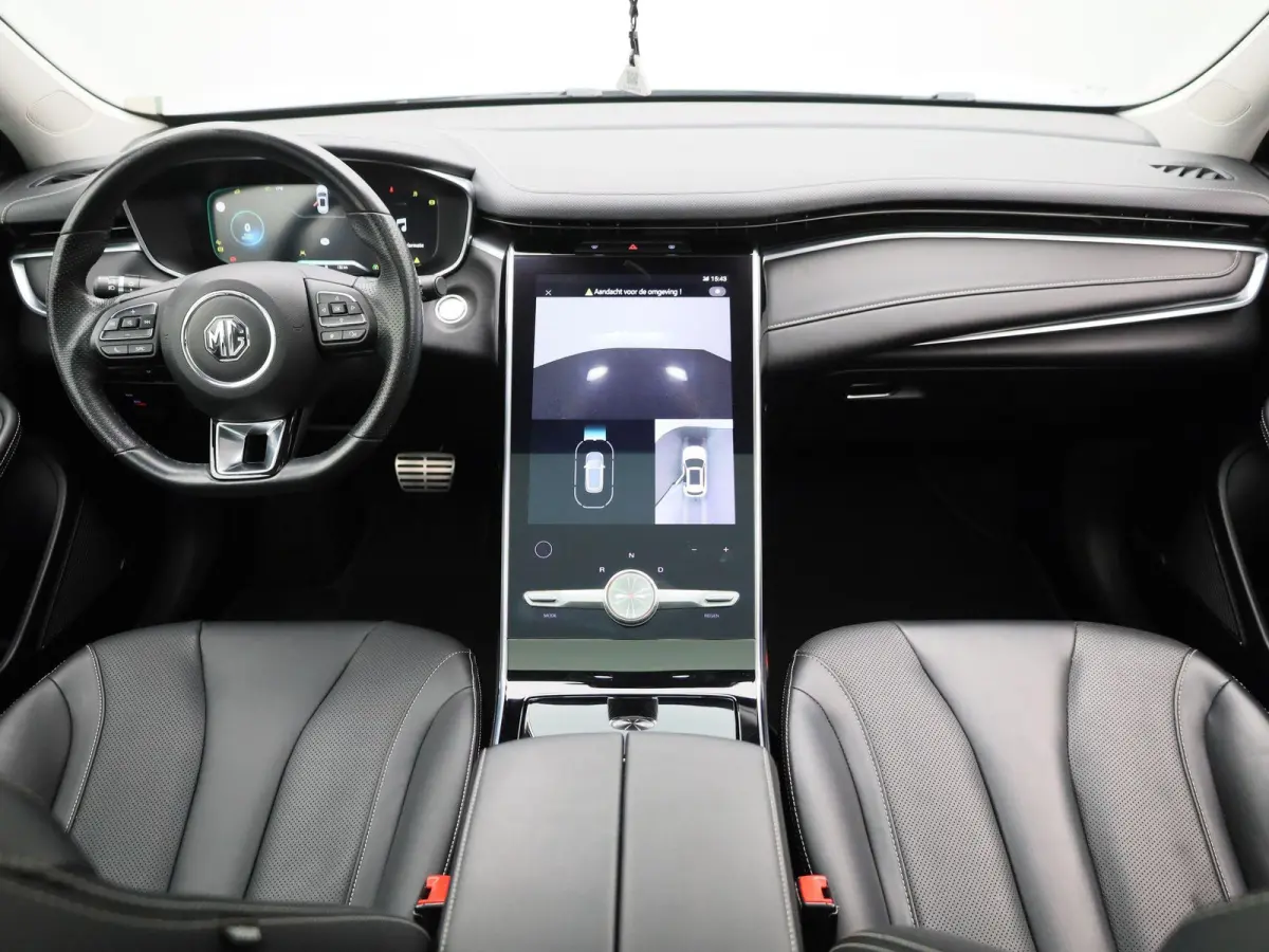 Luxury 70 kWh | Wordt Verwacht | Apple Carplay / Android Auto | Panoramadak | Achteruitrijcamera | Parkeersensoren | Trekhaak |
