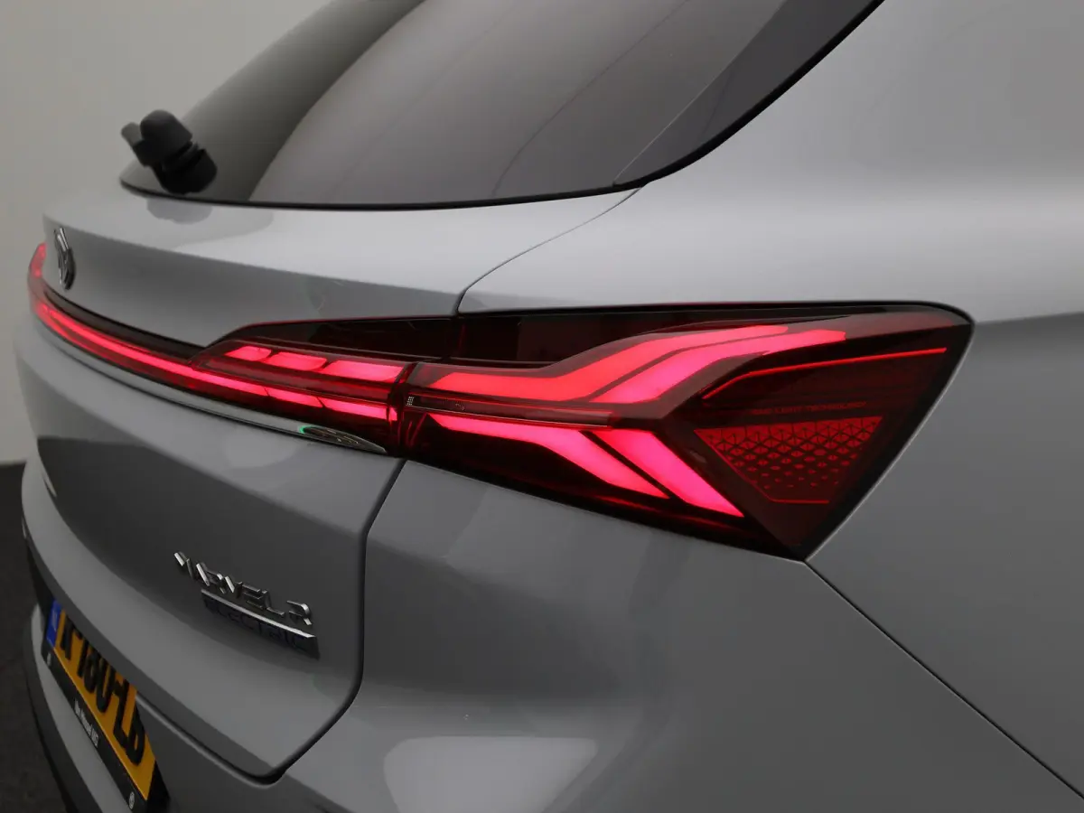 Luxury 70 kWh | Wordt Verwacht | Apple Carplay / Android Auto | Panoramadak | Achteruitrijcamera | Parkeersensoren | Trekhaak |