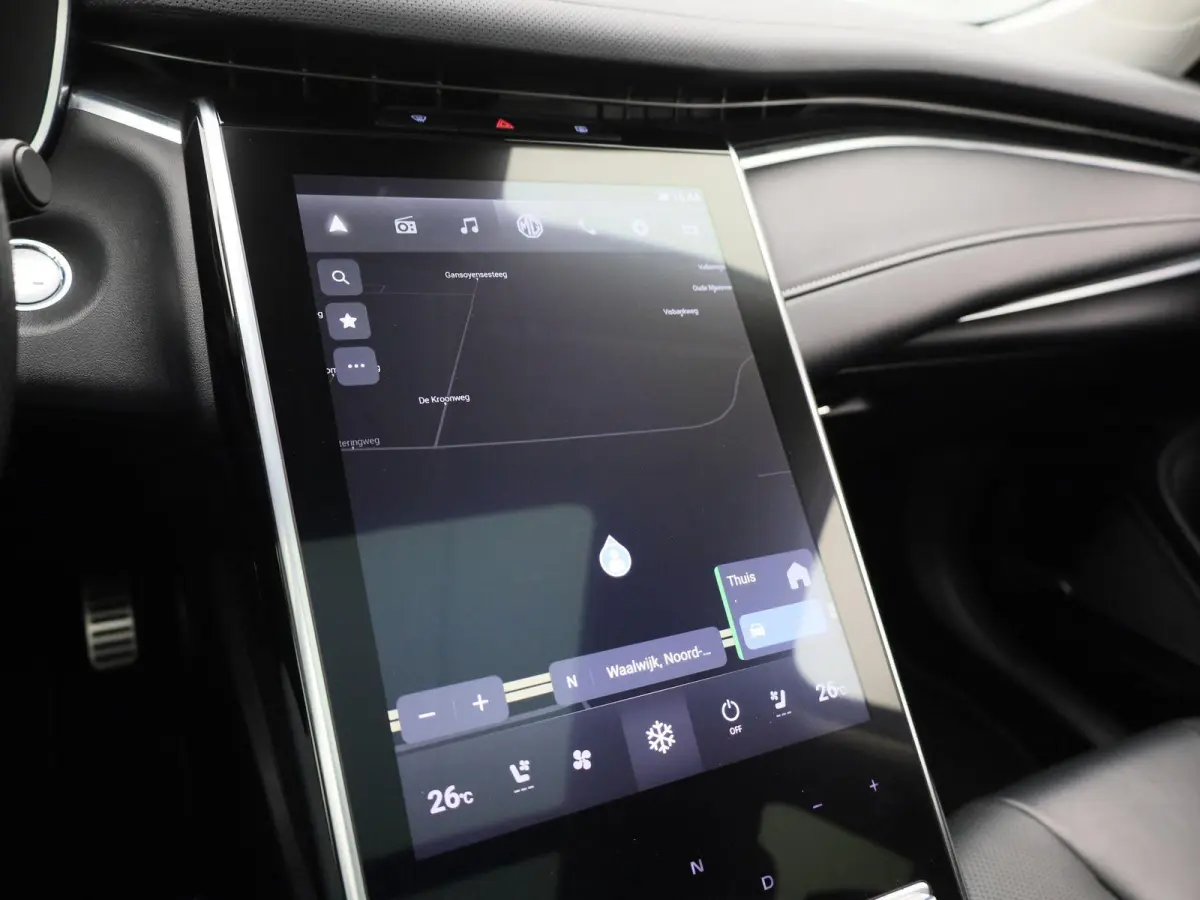 Luxury 70 kWh | Wordt Verwacht | Apple Carplay / Android Auto | Panoramadak | Achteruitrijcamera | Parkeersensoren | Trekhaak |