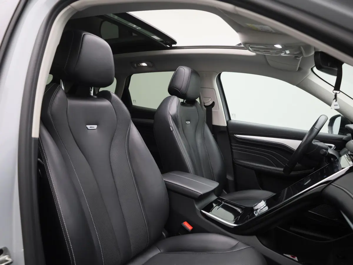 Luxury 70 kWh | Wordt Verwacht | Apple Carplay / Android Auto | Panoramadak | Achteruitrijcamera | Parkeersensoren | Trekhaak |