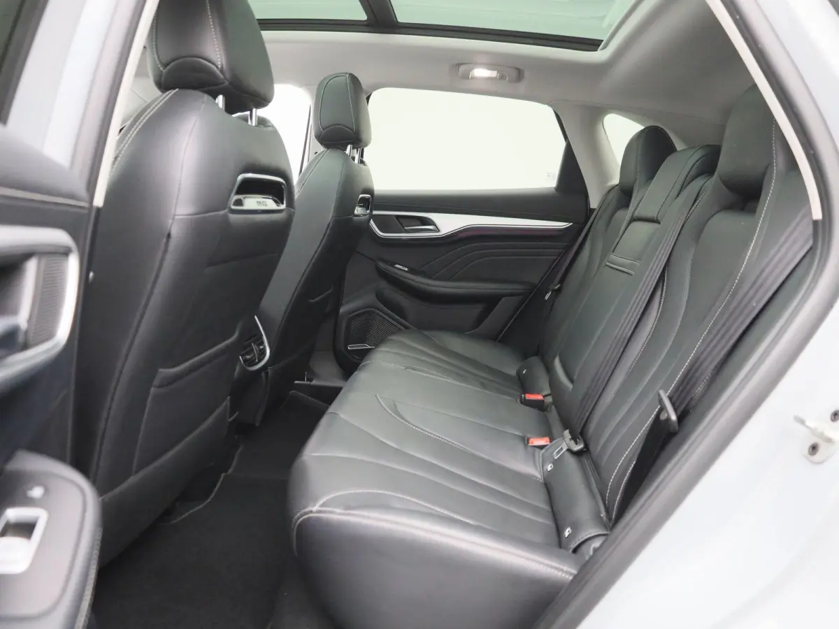 Luxury 70 kWh | Wordt Verwacht | Apple Carplay / Android Auto | Panoramadak | Achteruitrijcamera | Parkeersensoren | Trekhaak |