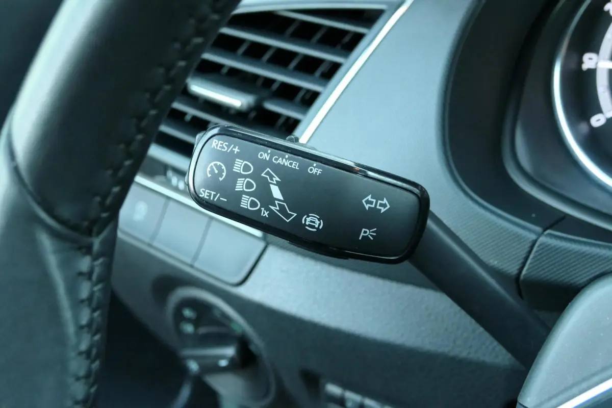 1.0 TSI Ambition|PDC|Carplay|Cruise control!