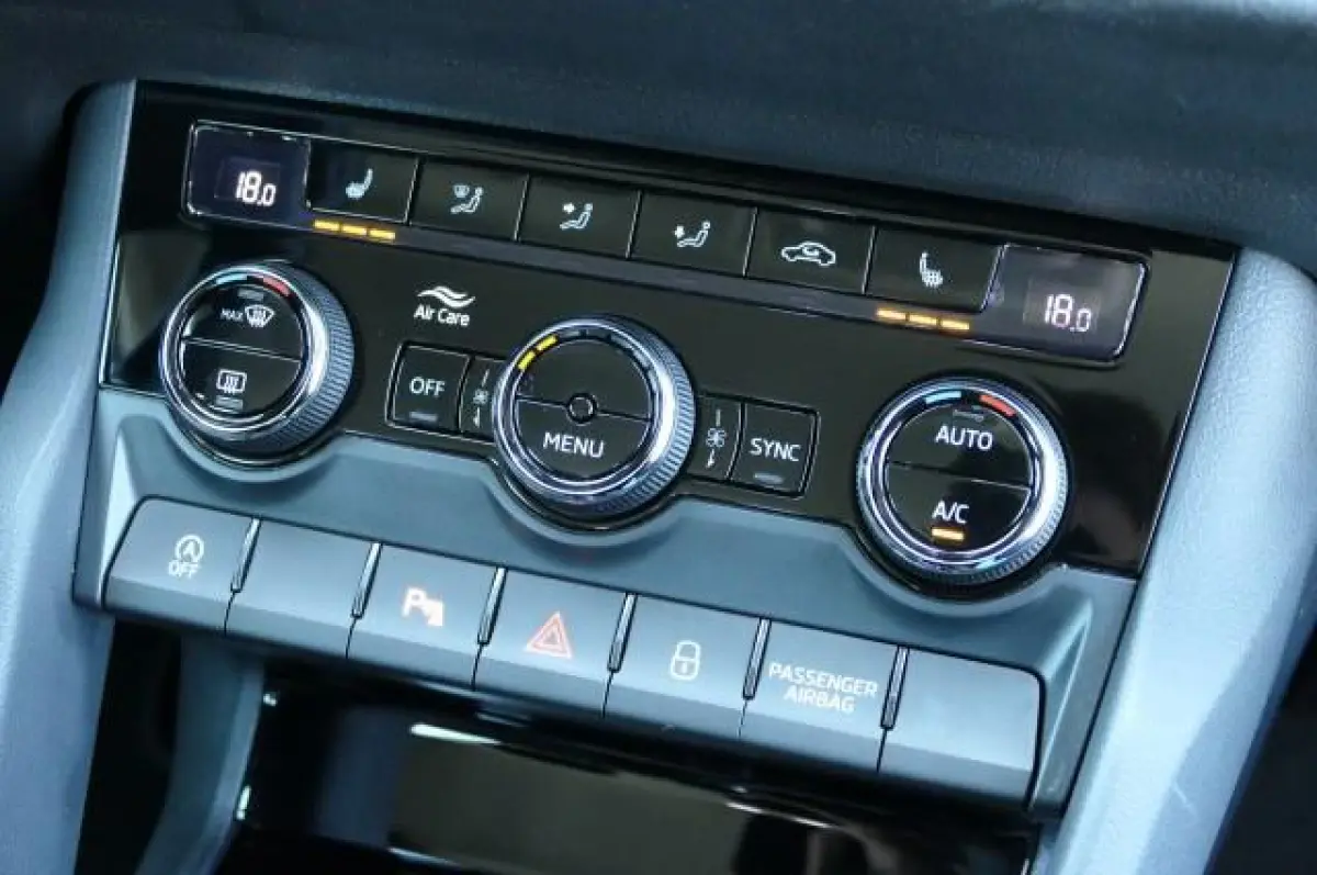1.0 TSI Business Edition Plus|Trekhaak|PDC|Camera|ACC|Carplay!