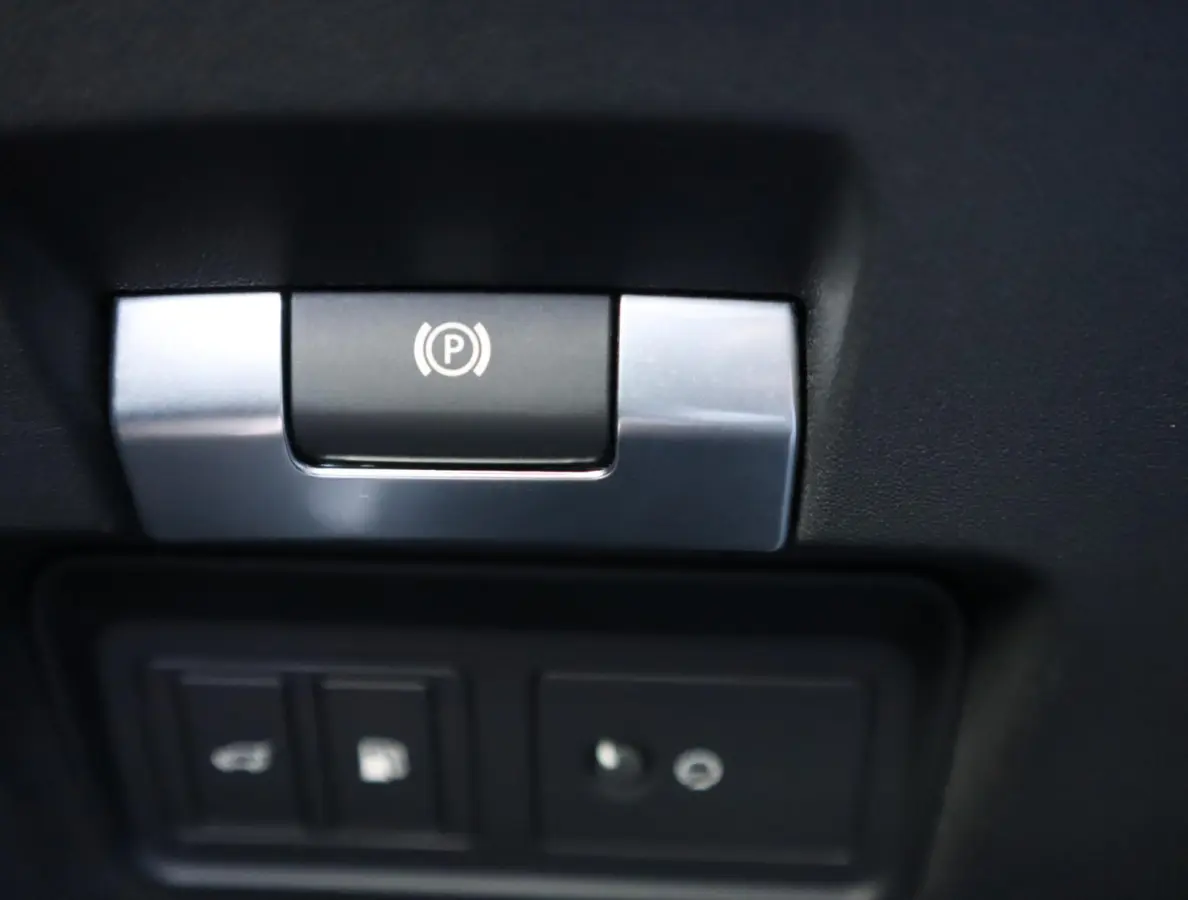 1.5 P300e AWD R-Dynamic SE | Pano | 360 camera | Adaptieve Cruise Control | Stoel en stuurverwarming