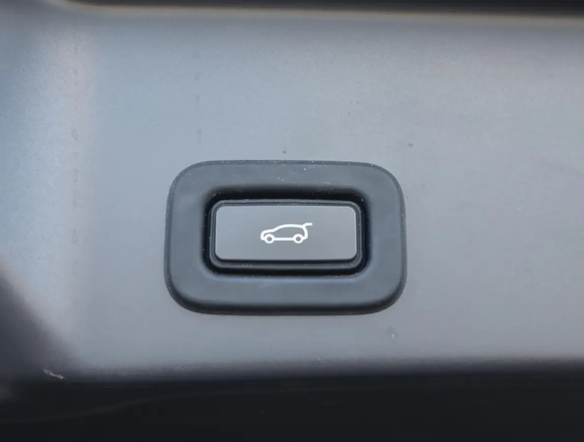 1.5 P300e AWD R-Dynamic SE | Pano | 360 camera | Adaptieve Cruise Control | Stoel en stuurverwarming