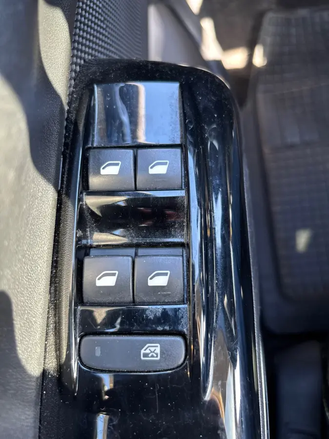 1.2 PureTech ELLE- Rouge Rubi - Navigatie/CarPlay/Cruise/PDC/ Stijlvol & Compleet