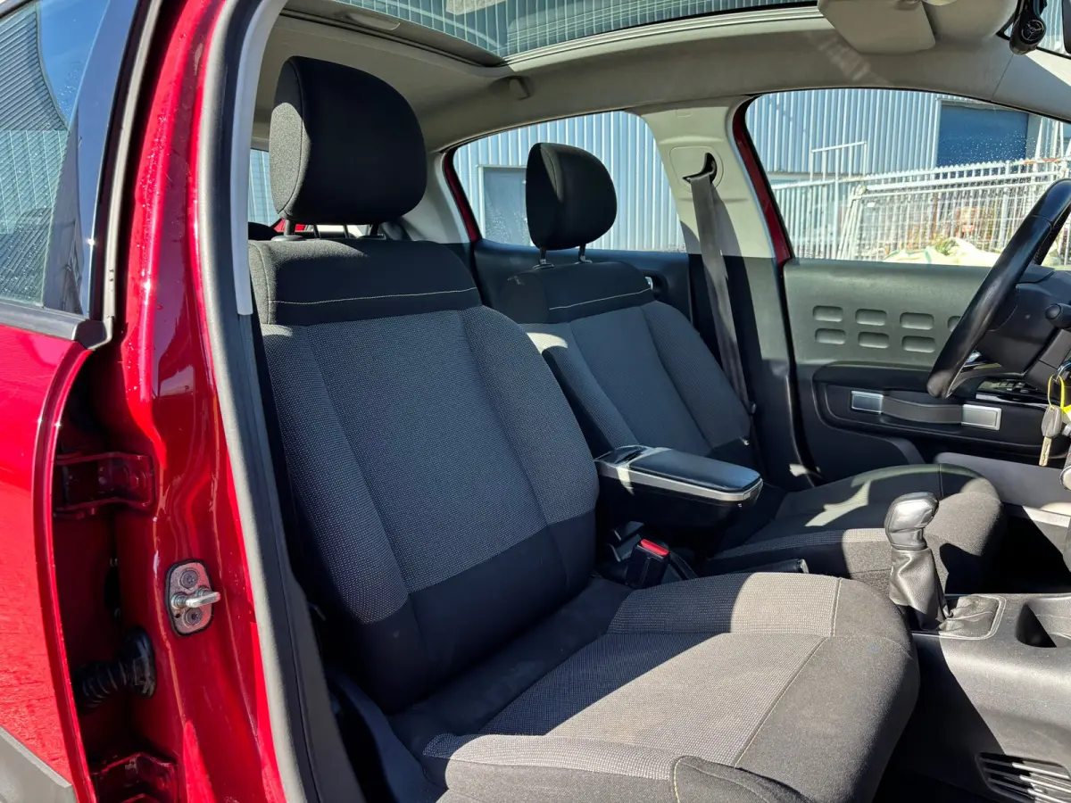 1.2 PureTech ELLE- Rouge Rubi - Navigatie/CarPlay/Cruise/PDC/ Stijlvol & Compleet