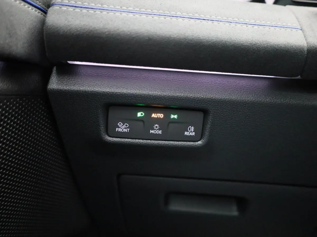 1.5 eHybrid R-Line Edition 272 PK| Origineel Nederlands | Panoramadak | LEDER Interieur | Trekhaak | 360 Camera | Stoelventilatie | Stoelverwarming Voor & Achter | LED Matrix | 20 Inch Velge