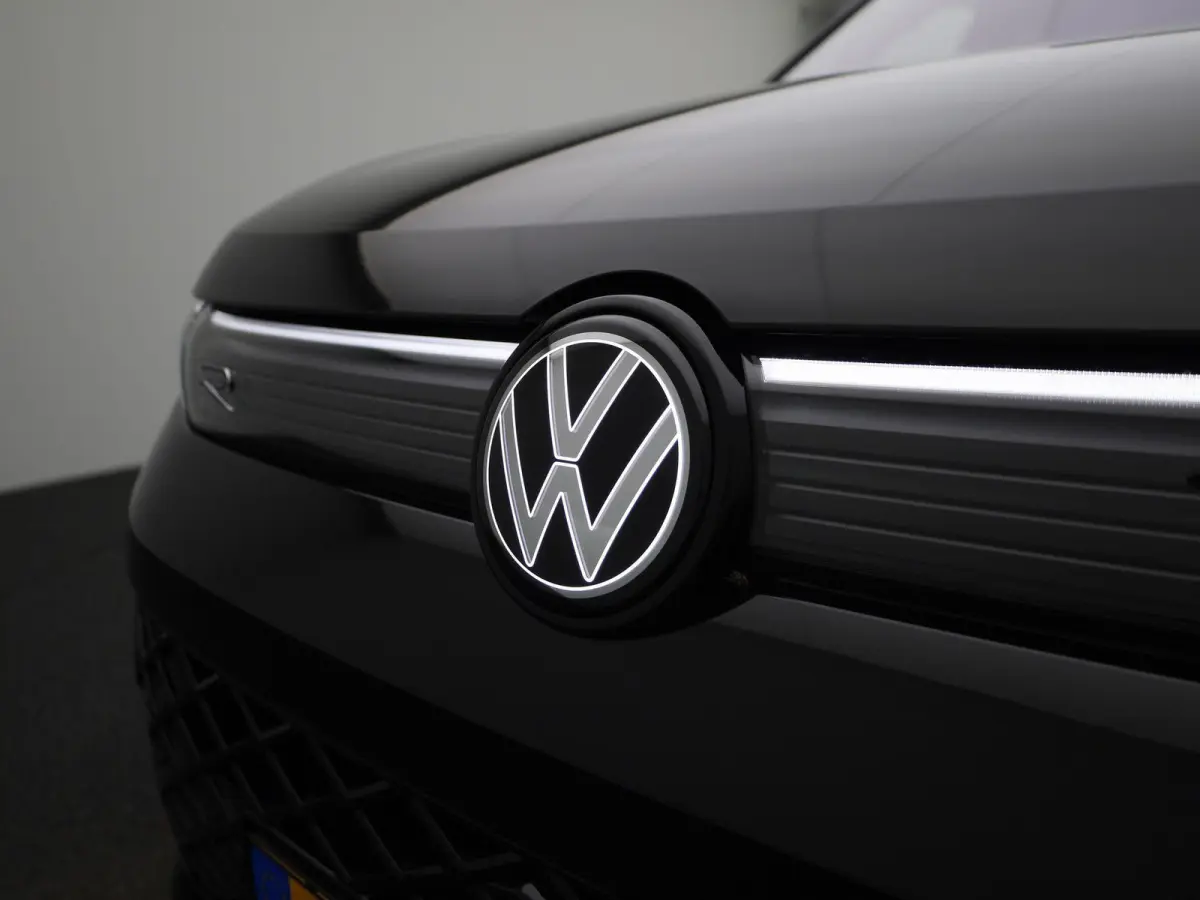 1.5 eHybrid R-Line Edition 272 PK| Origineel Nederlands | Panoramadak | LEDER Interieur | Trekhaak | 360 Camera | Stoelventilatie | Stoelverwarming Voor & Achter | LED Matrix | 20 Inch Velge