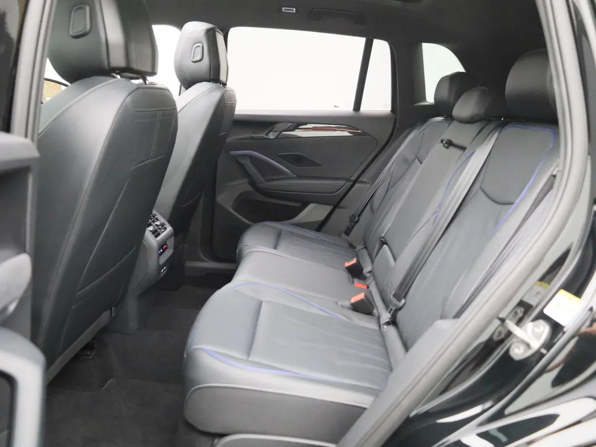 1.5 eHybrid R-Line Edition 272 PK| Origineel Nederlands | Panoramadak | LEDER Interieur | Trekhaak | 360 Camera | Stoelventilatie | Stoelverwarming Voor & Achter | LED Matrix | 20 Inch Velge