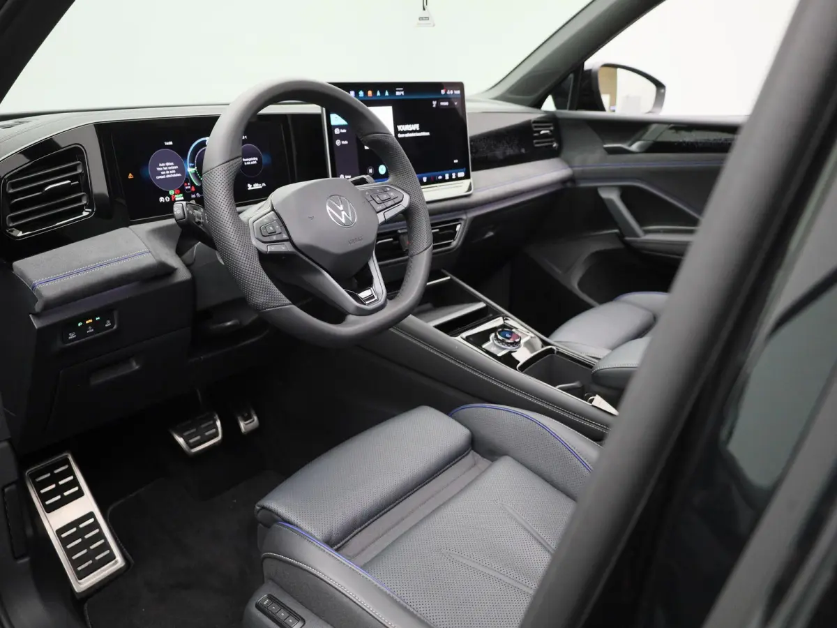 1.5 eHybrid R-Line Edition 272 PK| Origineel Nederlands | Panoramadak | LEDER Interieur | Trekhaak | 360 Camera | Stoelventilatie | Stoelverwarming Voor & Achter | LED Matrix | 20 Inch Velge