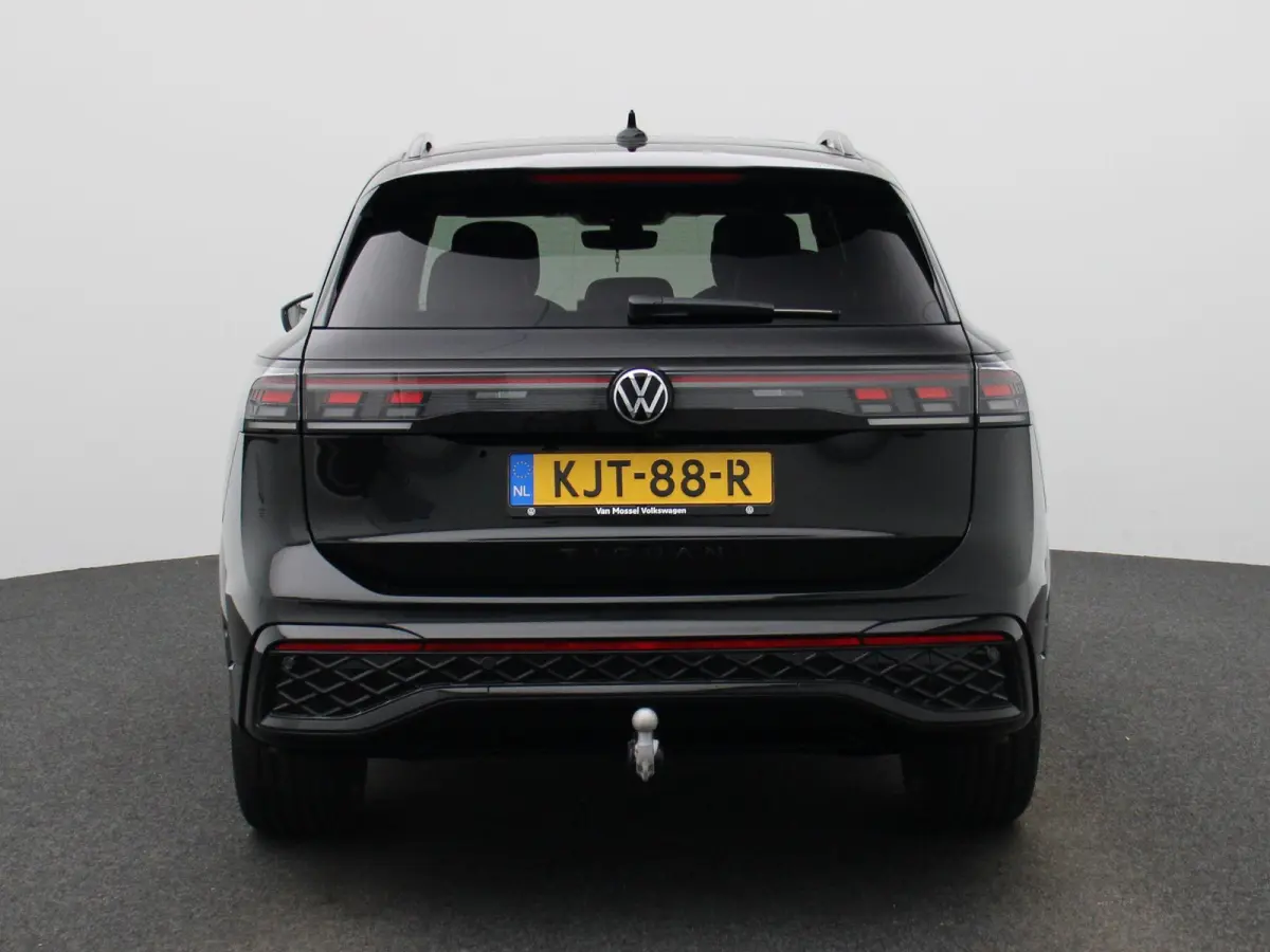 1.5 eHybrid R-Line Edition 272 PK| Origineel Nederlands | Panoramadak | LEDER Interieur | Trekhaak | 360 Camera | Stoelventilatie | Stoelverwarming Voor & Achter | LED Matrix | 20 Inch Velge