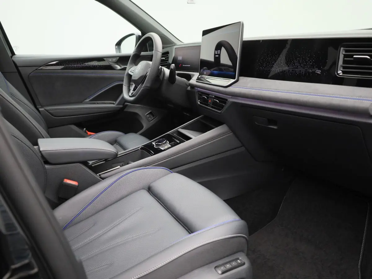 1.5 eHybrid R-Line Edition 272 PK| Origineel Nederlands | Panoramadak | LEDER Interieur | Trekhaak | 360 Camera | Stoelventilatie | Stoelverwarming Voor & Achter | LED Matrix | 20 Inch Velge