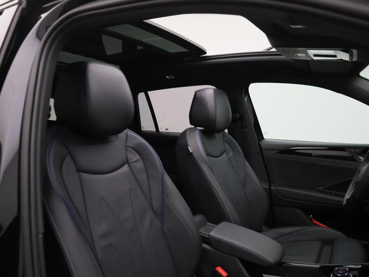 1.5 eHybrid R-Line Edition 272 PK| Origineel Nederlands | Panoramadak | LEDER Interieur | Trekhaak | 360 Camera | Stoelventilatie | Stoelverwarming Voor & Achter | LED Matrix | 20 Inch Velge