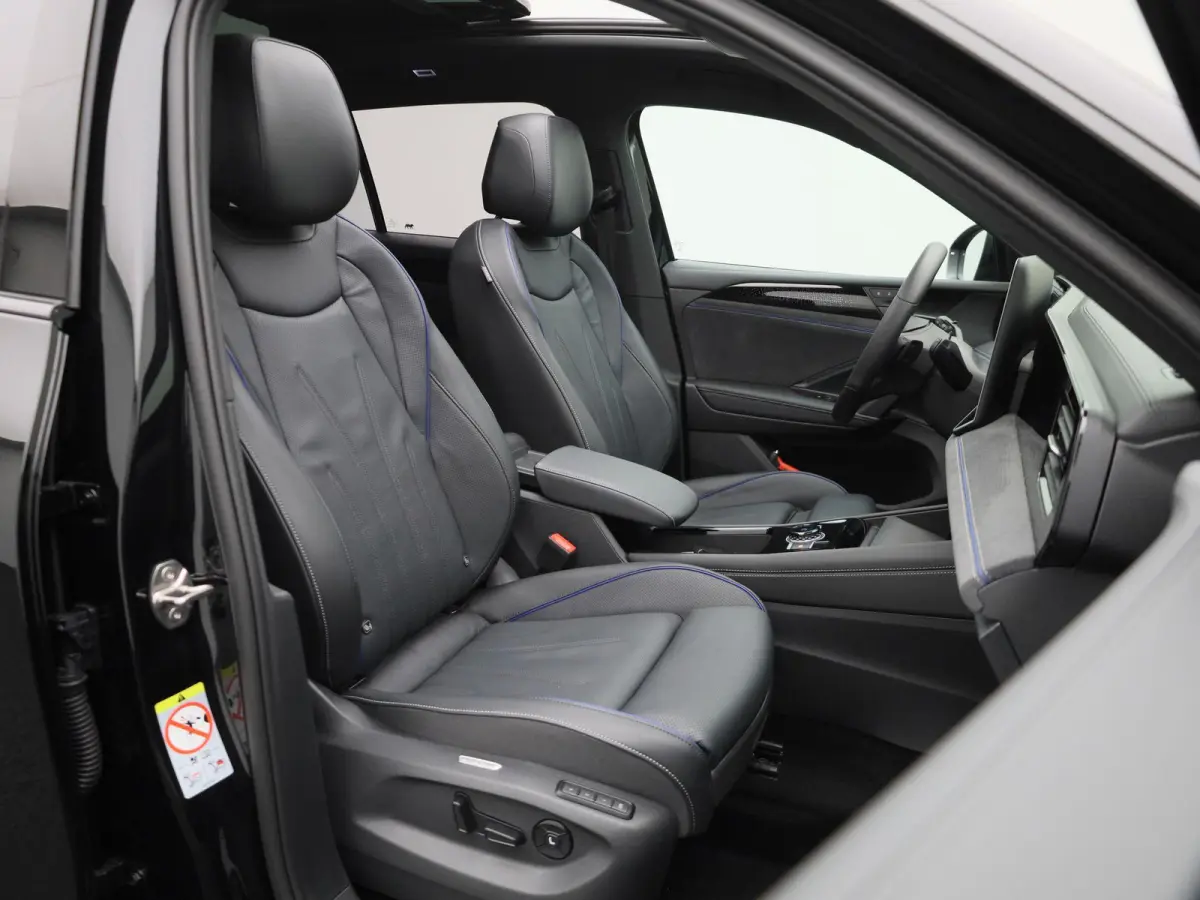 1.5 eHybrid R-Line Edition 272 PK| Origineel Nederlands | Panoramadak | LEDER Interieur | Trekhaak | 360 Camera | Stoelventilatie | Stoelverwarming Voor & Achter | LED Matrix | 20 Inch Velge