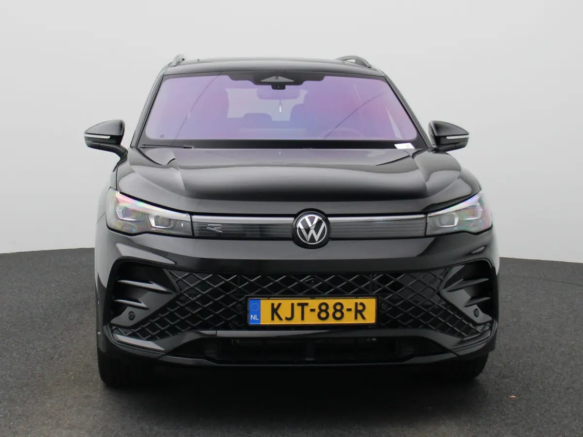 1.5 eHybrid R-Line Edition 272 PK| Origineel Nederlands | Panoramadak | LEDER Interieur | Trekhaak | 360 Camera | Stoelventilatie | Stoelverwarming Voor & Achter | LED Matrix | 20 Inch Velge