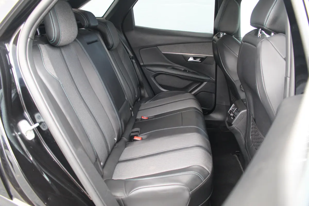 1.6 HYbrid 225 Allure Pack Business | Trekhaak | Stoelverwarming | Camera | Dodehoeksens. | Keyless | Navi | LED | Trekhaak | Stoelverwarming | Camera | Dodehoeksens. | Keyless | Navi | LED 