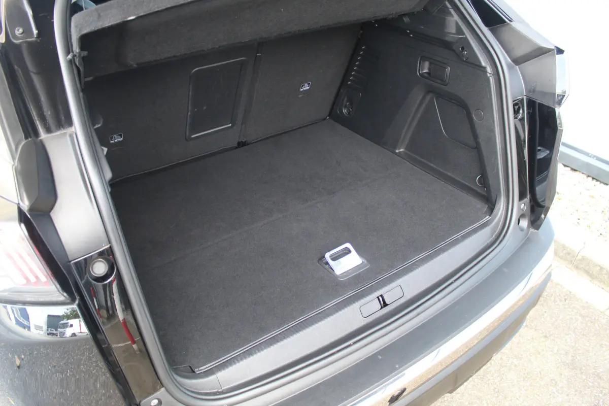 1.6 HYbrid 225 Allure Pack Business | Trekhaak | Stoelverwarming | Camera | Dodehoeksens. | Keyless | Navi | LED | Trekhaak | Stoelverwarming | Camera | Dodehoeksens. | Keyless | Navi | LED 