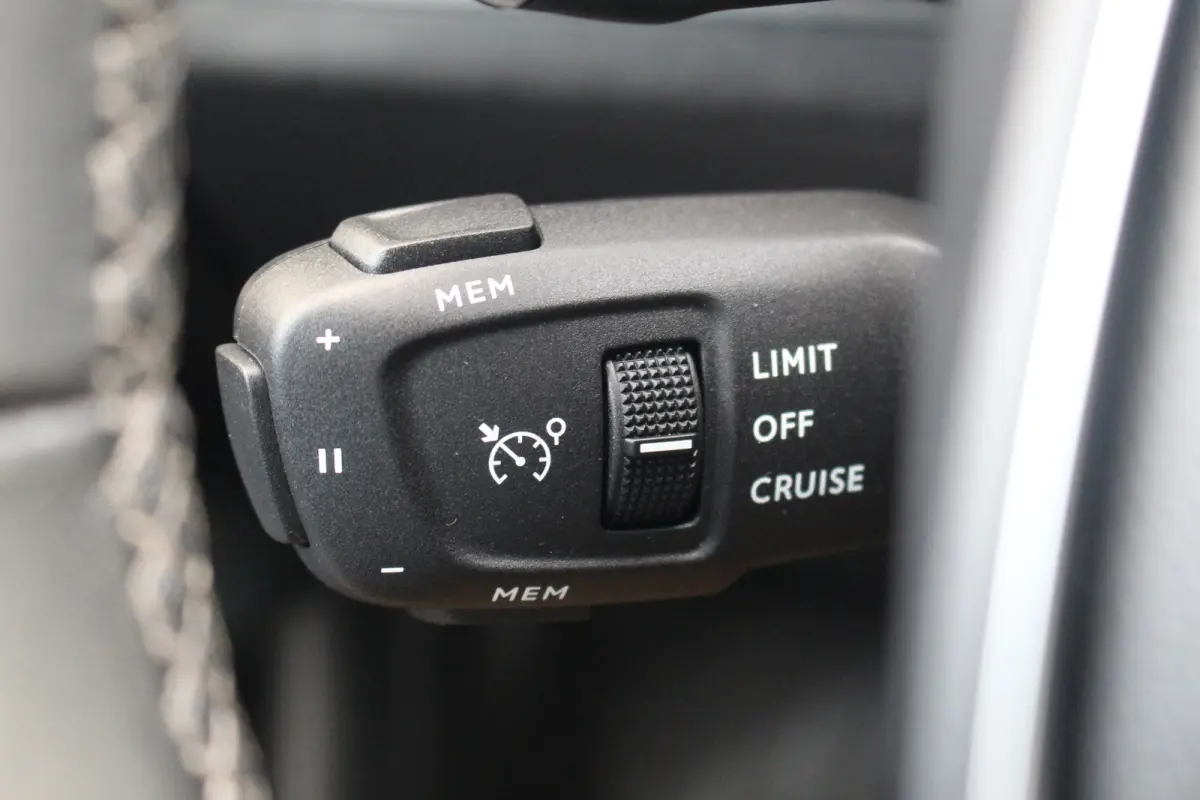 1.6 HYbrid 225 Allure Pack Business | Trekhaak | Stoelverwarming | Camera | Dodehoeksens. | Keyless | Navi | LED | Trekhaak | Stoelverwarming | Camera | Dodehoeksens. | Keyless | Navi | LED 