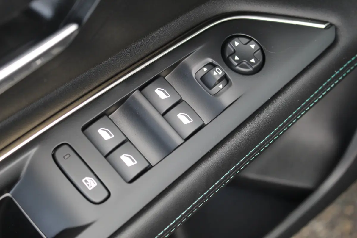 1.6 HYbrid 225 Allure Pack Business | Trekhaak | Stoelverwarming | Camera | Dodehoeksens. | Keyless | Navi | LED | Trekhaak | Stoelverwarming | Camera | Dodehoeksens. | Keyless | Navi | LED 