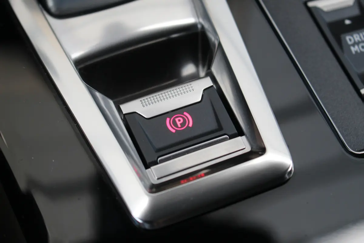 1.6 HYbrid 225 Allure Pack Business | Trekhaak | Stoelverwarming | Camera | Dodehoeksens. | Keyless | Navi | LED | Trekhaak | Stoelverwarming | Camera | Dodehoeksens. | Keyless | Navi | LED 