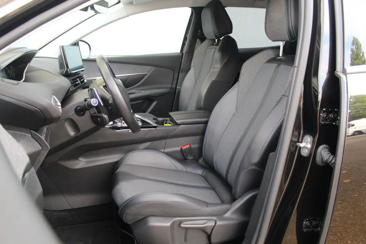 1.6 HYbrid 225 Allure Pack Business | Trekhaak | Stoelverwarming | Camera | Dodehoeksens. | Keyless | Navi | LED | Trekhaak | Stoelverwarming | Camera | Dodehoeksens. | Keyless | Navi | LED 