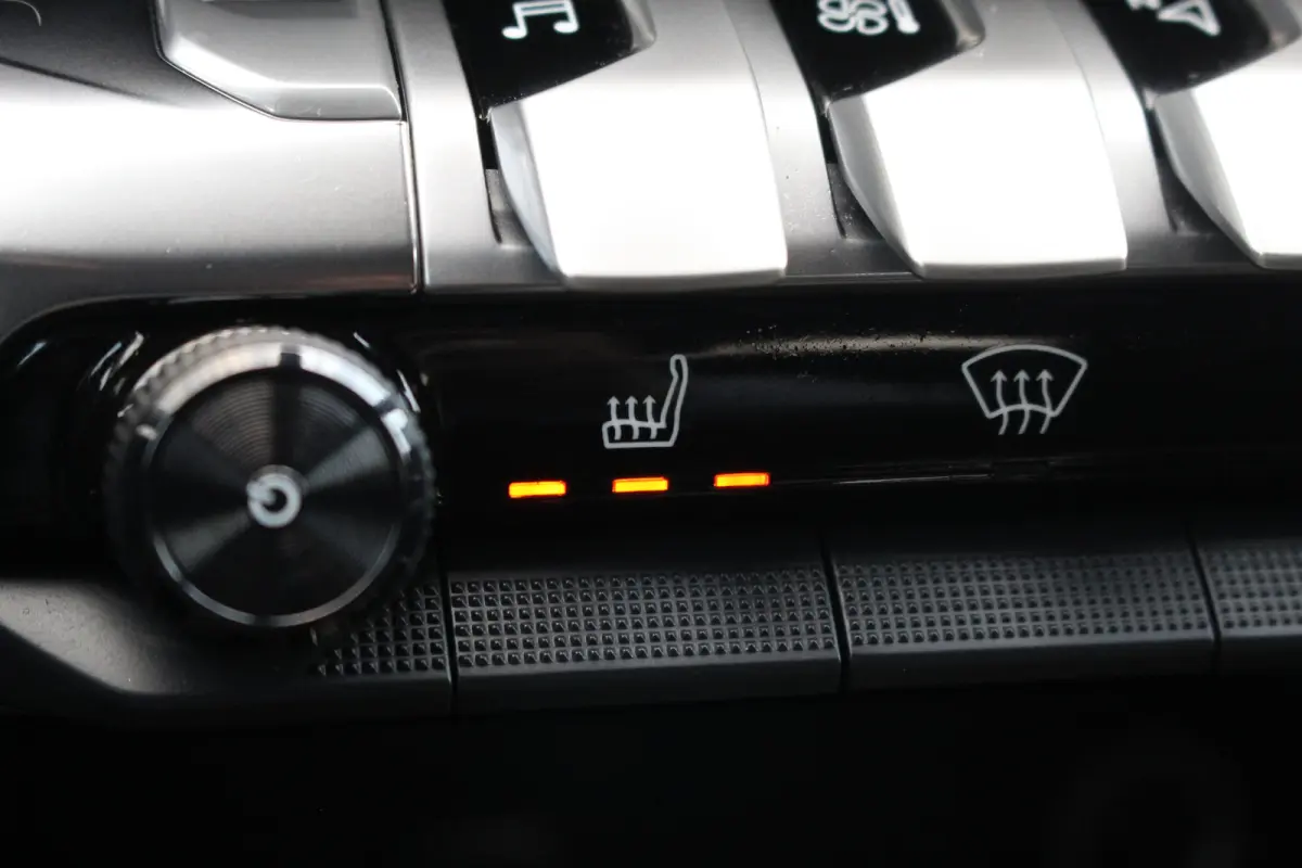 1.6 HYbrid 225 Allure Pack Business | Trekhaak | Stoelverwarming | Camera | Dodehoeksens. | Keyless | Navi | LED | Trekhaak | Stoelverwarming | Camera | Dodehoeksens. | Keyless | Navi | LED 