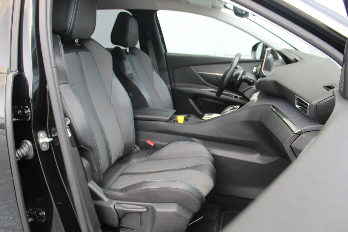 1.6 HYbrid 225 Allure Pack Business | Trekhaak | Stoelverwarming | Camera | Dodehoeksens. | Keyless | Navi | LED | Trekhaak | Stoelverwarming | Camera | Dodehoeksens. | Keyless | Navi | LED 