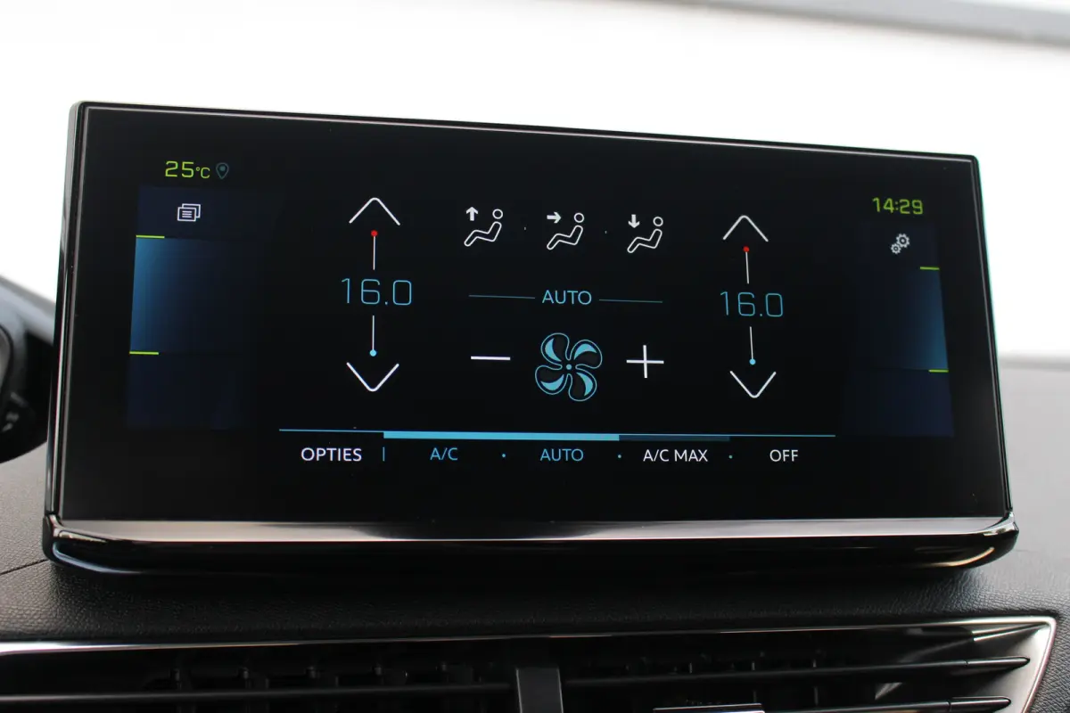 1.6 HYbrid 225 Allure Pack Business | Trekhaak | Stoelverwarming | Camera | Dodehoeksens. | Keyless | Navi | LED | Trekhaak | Stoelverwarming | Camera | Dodehoeksens. | Keyless | Navi | LED 
