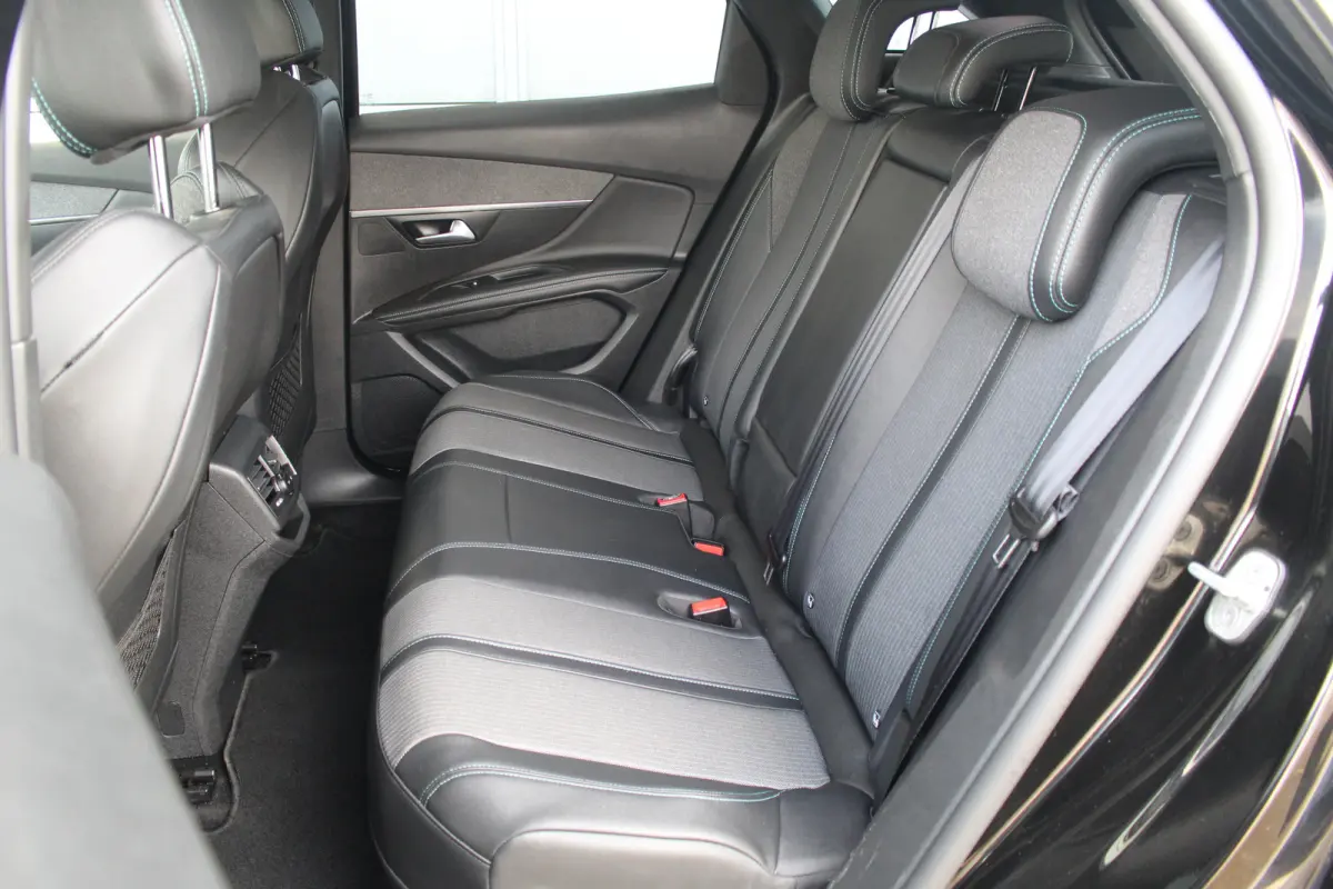 1.6 HYbrid 225 Allure Pack Business | Trekhaak | Stoelverwarming | Camera | Dodehoeksens. | Keyless | Navi | LED | Trekhaak | Stoelverwarming | Camera | Dodehoeksens. | Keyless | Navi | LED 
