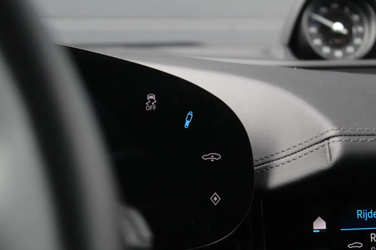 Turbo 93 kWh | Passenger Displ. | Sportchrono | Pano | SOH 91%