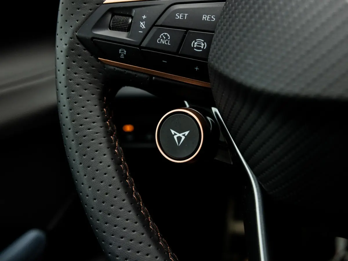 1.5 TSI e-Hybrid Essential | DEMO| Panoramadak | Stoel-Stuurverwarming | Virtual Cockpit | Achteruitrijcamera | Half-Leder | Climate Control | 19" Lichtmetalen Velgen | BTW Auto |