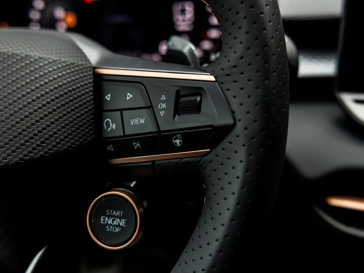 1.5 TSI e-Hybrid Essential | DEMO| Panoramadak | Stoel-Stuurverwarming | Virtual Cockpit | Achteruitrijcamera | Half-Leder | Climate Control | 19" Lichtmetalen Velgen | BTW Auto |