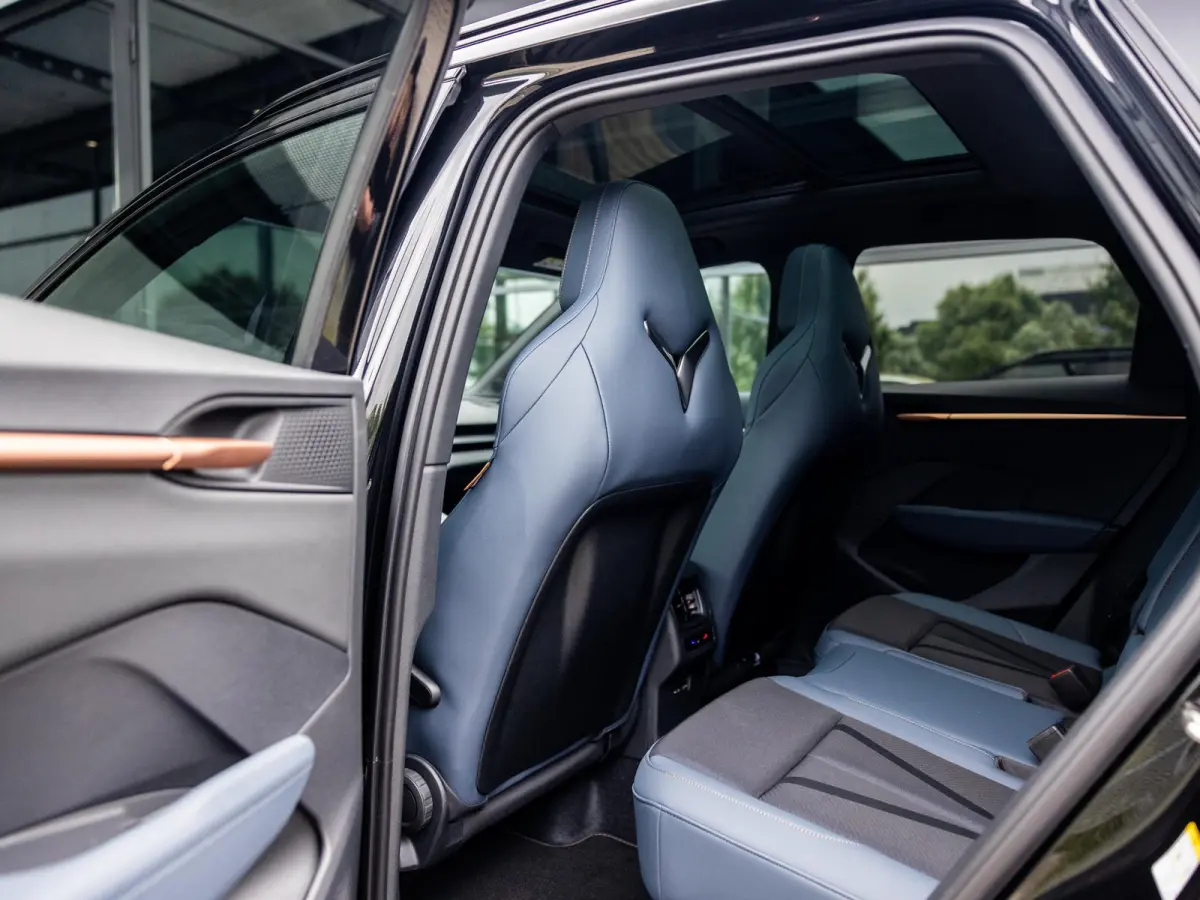 1.5 TSI e-Hybrid Essential | DEMO| Panoramadak | Stoel-Stuurverwarming | Virtual Cockpit | Achteruitrijcamera | Half-Leder | Climate Control | 19" Lichtmetalen Velgen | BTW Auto |
