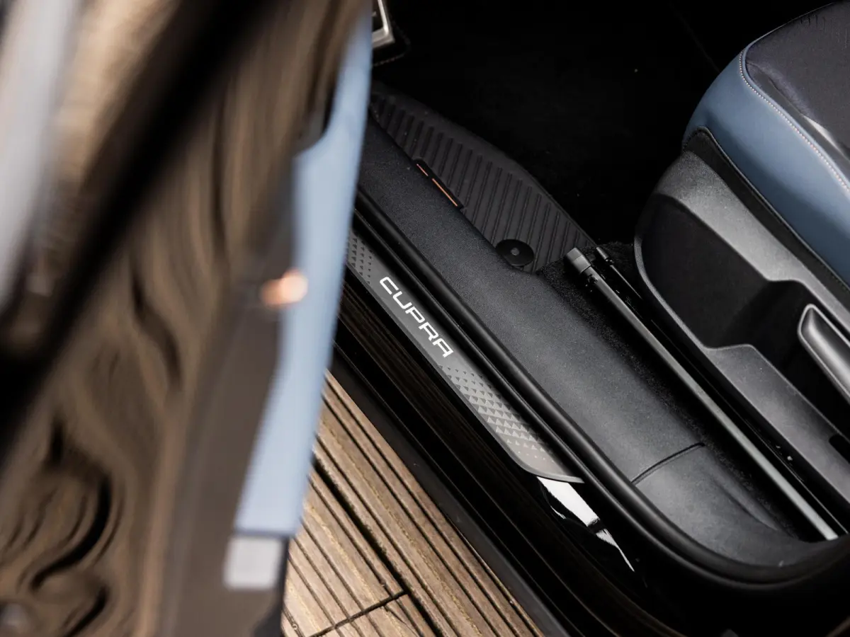 1.5 TSI e-Hybrid Essential | DEMO| Panoramadak | Stoel-Stuurverwarming | Virtual Cockpit | Achteruitrijcamera | Half-Leder | Climate Control | 19" Lichtmetalen Velgen | BTW Auto |
