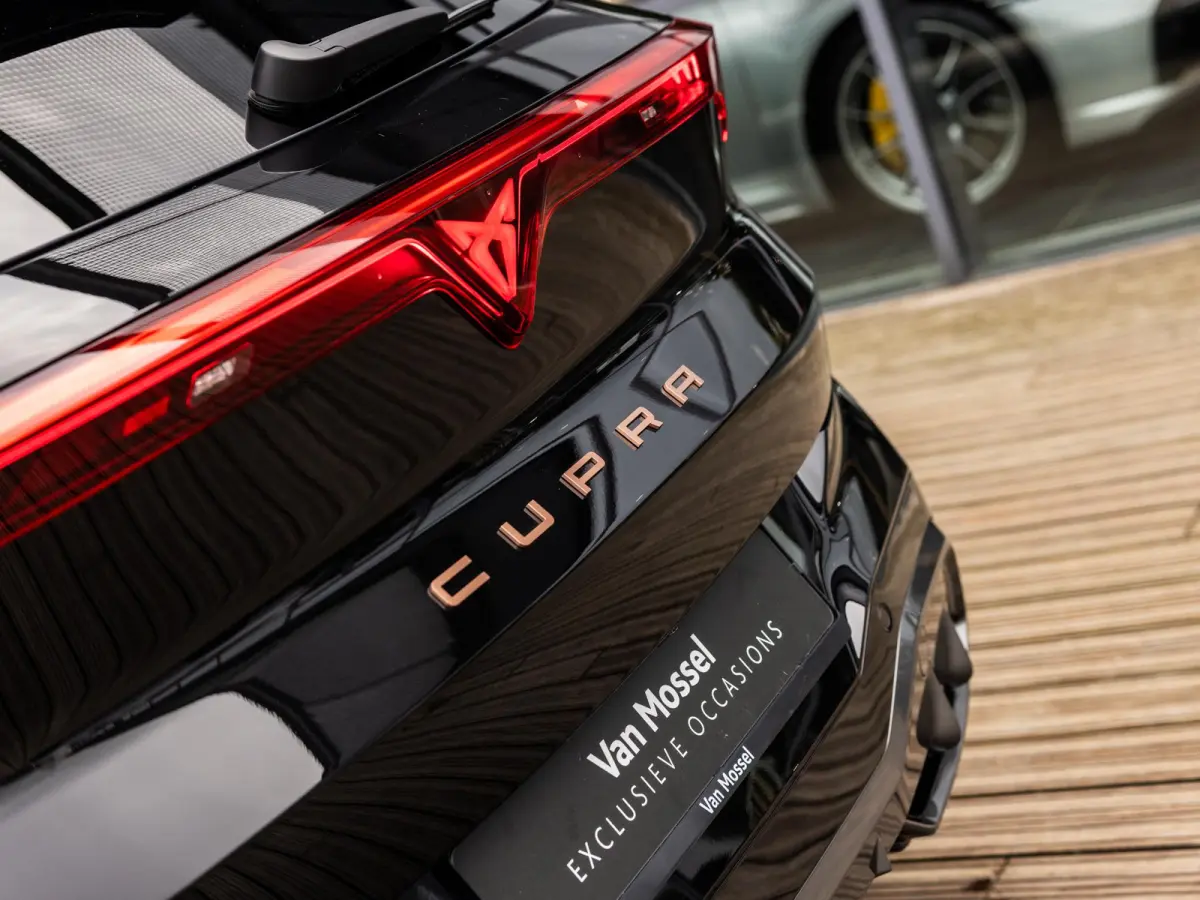 1.5 TSI e-Hybrid Essential | DEMO| Panoramadak | Stoel-Stuurverwarming | Virtual Cockpit | Achteruitrijcamera | Half-Leder | Climate Control | 19" Lichtmetalen Velgen | BTW Auto |