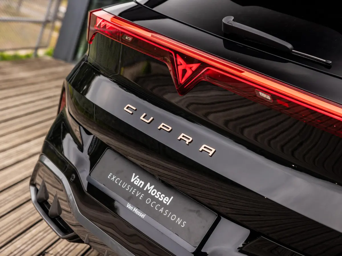 1.5 TSI e-Hybrid Essential | DEMO| Panoramadak | Stoel-Stuurverwarming | Virtual Cockpit | Achteruitrijcamera | Half-Leder | Climate Control | 19" Lichtmetalen Velgen | BTW Auto |