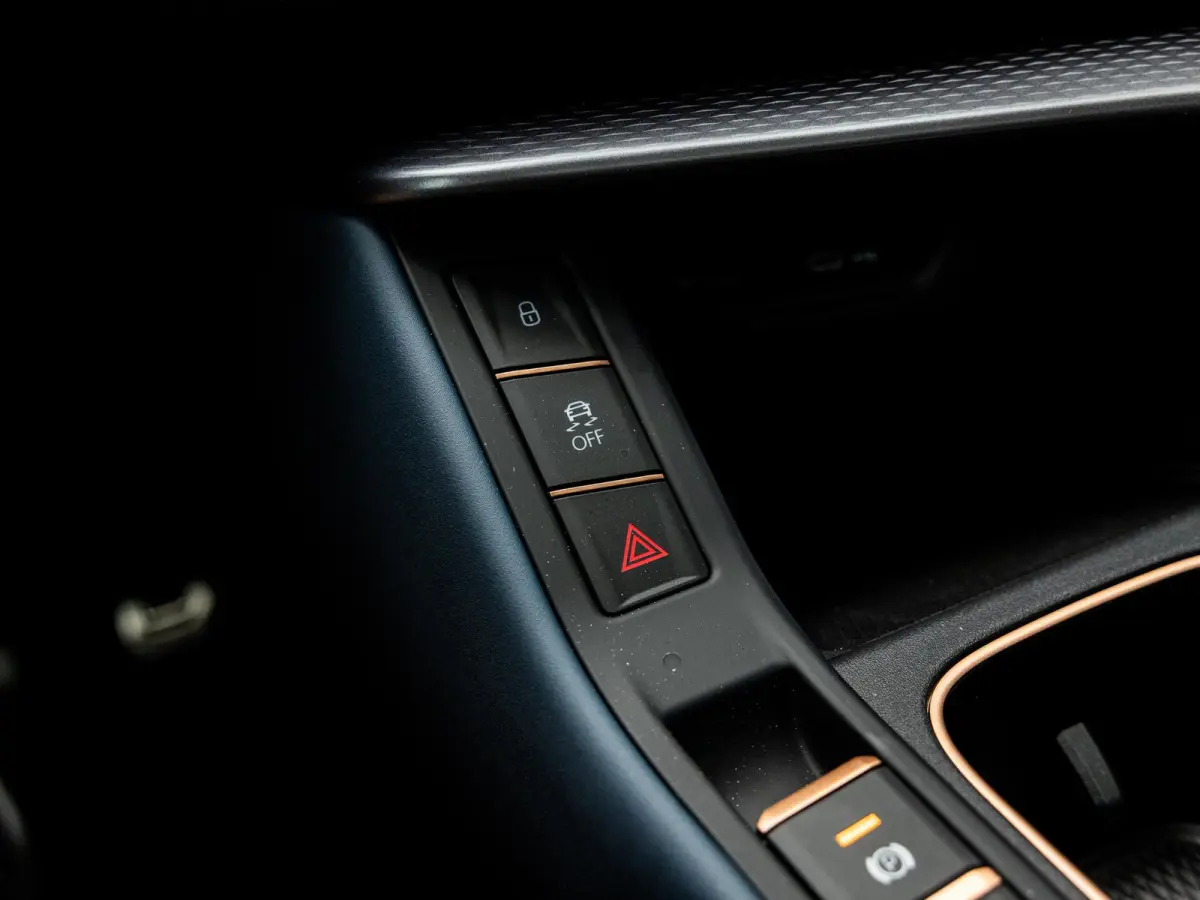 1.5 TSI e-Hybrid Essential | DEMO| Panoramadak | Stoel-Stuurverwarming | Virtual Cockpit | Achteruitrijcamera | Half-Leder | Climate Control | 19" Lichtmetalen Velgen | BTW Auto |